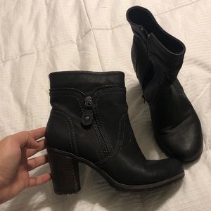 Black heel boots size 7